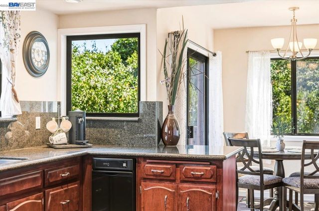 27468 Hayward Blvd, Hayward, CA 94542