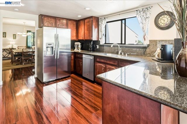 27468 Hayward Blvd, Hayward, CA 94542