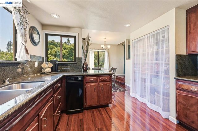 27468 Hayward Blvd, Hayward, CA 94542