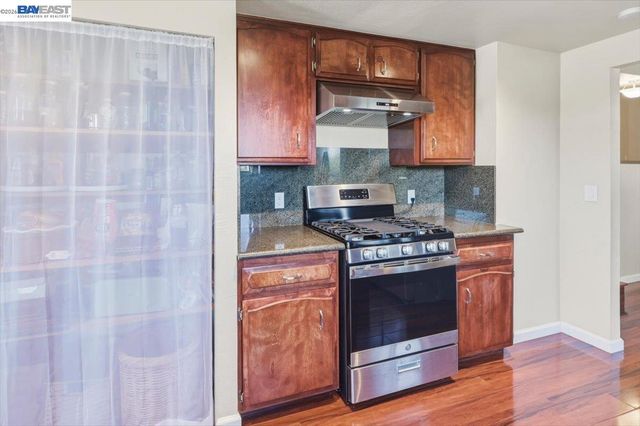 27468 Hayward Blvd, Hayward, CA 94542