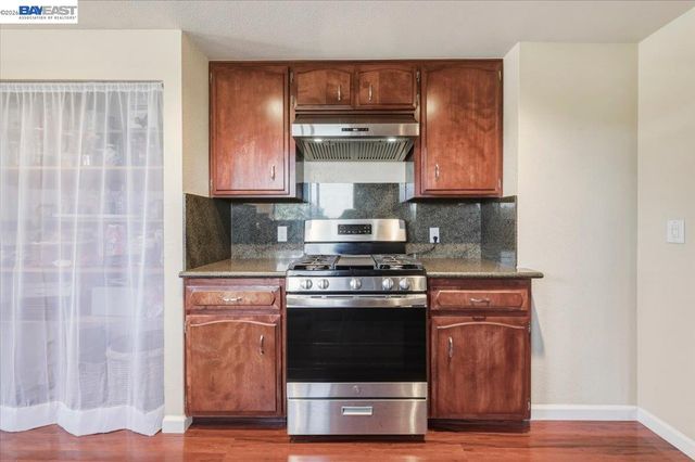 27468 Hayward Blvd, Hayward, CA 94542