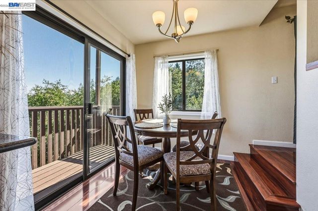 27468 Hayward Blvd, Hayward, CA 94542