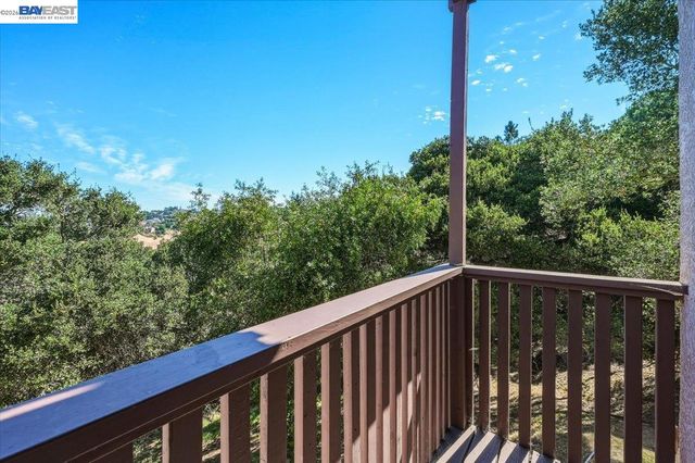 27468 Hayward Blvd, Hayward, CA 94542