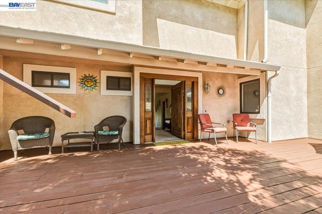27468 Hayward Blvd, Hayward, CA 94542