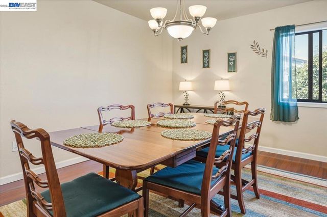 27468 Hayward Blvd, Hayward, CA 94542