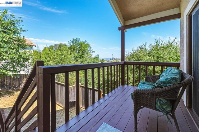 27468 Hayward Blvd, Hayward, CA 94542