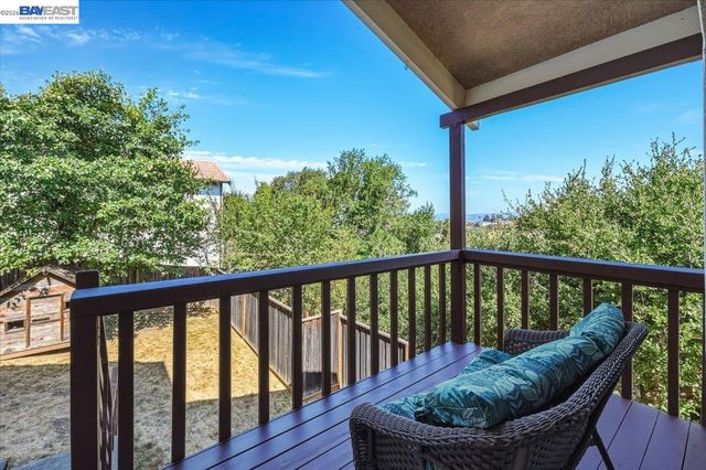 27468 Hayward Blvd, Hayward, CA 94542