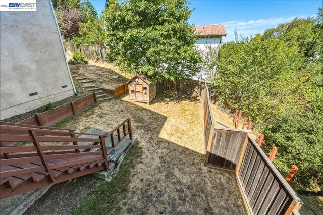 27468 Hayward Blvd, Hayward, CA 94542
