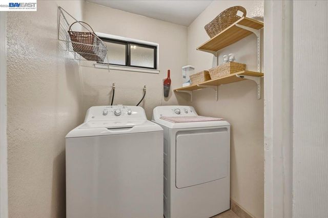27468 Hayward Blvd, Hayward, CA 94542