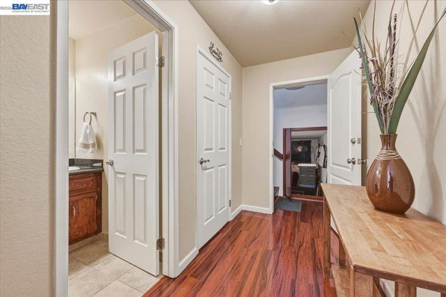 27468 Hayward Blvd, Hayward, CA 94542