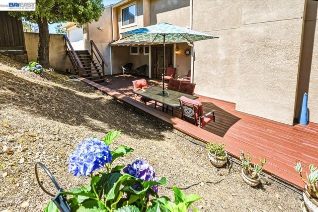 27468 Hayward Blvd, Hayward, CA 94542