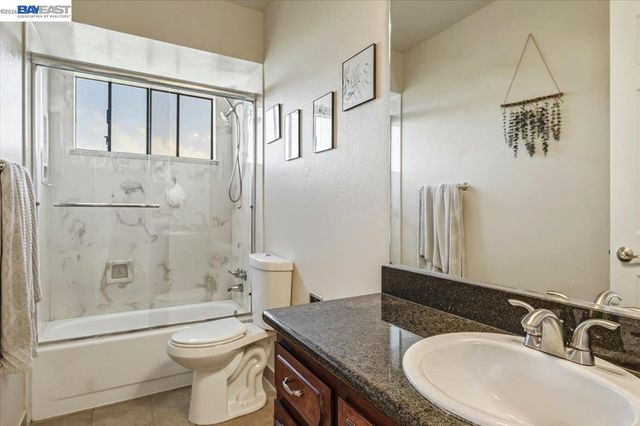 27468 Hayward Blvd, Hayward, CA 94542