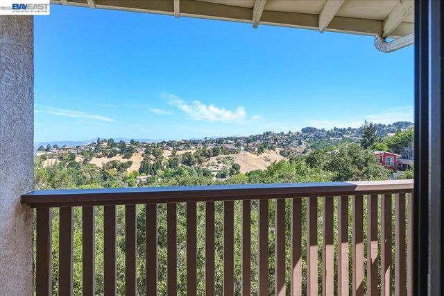 27468 Hayward Blvd, Hayward, CA 94542