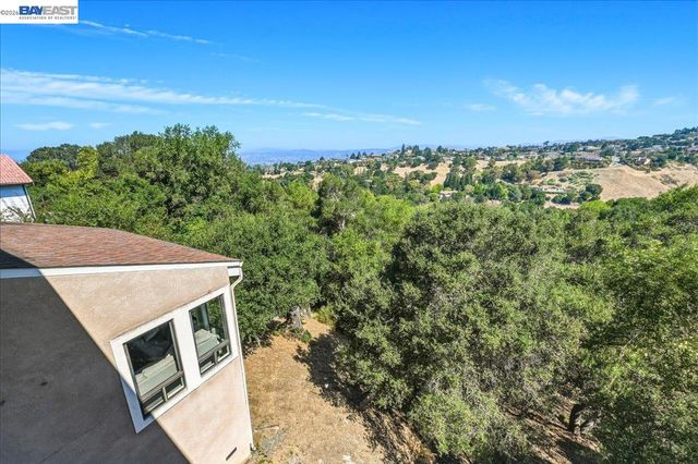 27468 Hayward Blvd, Hayward, CA 94542