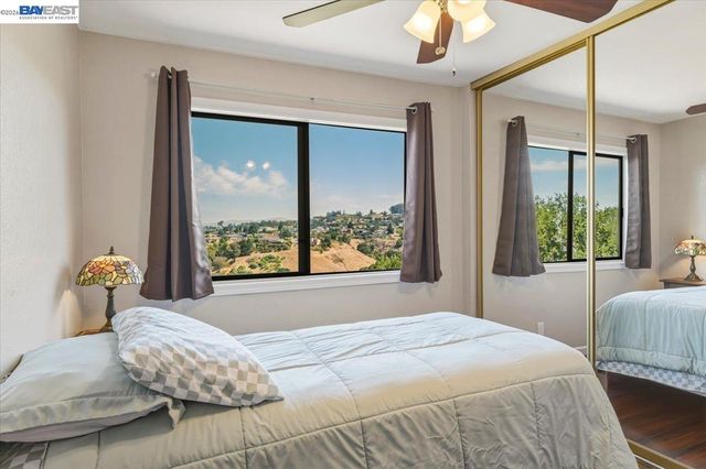 27468 Hayward Blvd, Hayward, CA 94542