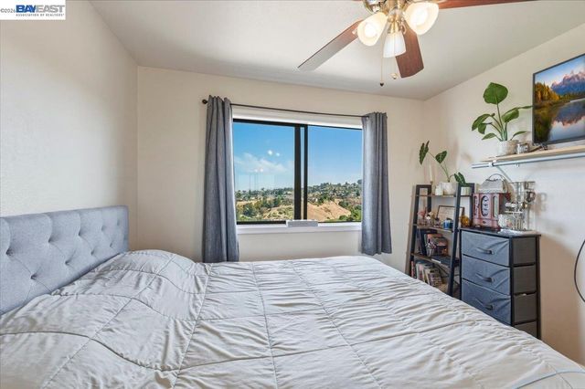 27468 Hayward Blvd, Hayward, CA 94542