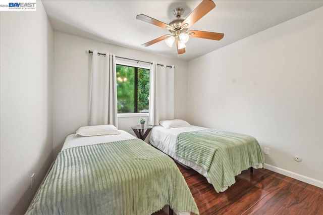 27468 Hayward Blvd, Hayward, CA 94542