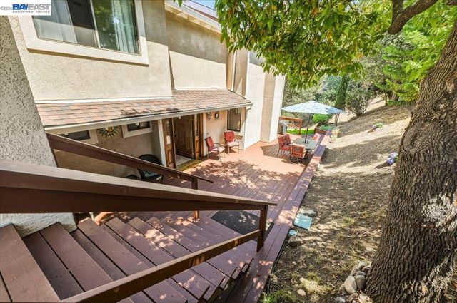 27468 Hayward Blvd, Hayward, CA 94542