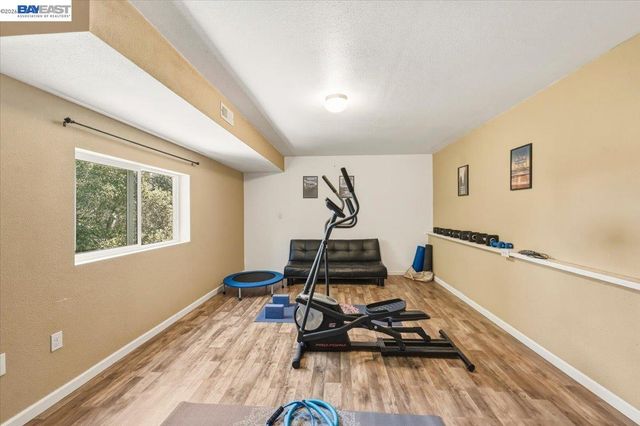 27468 Hayward Blvd, Hayward, CA 94542