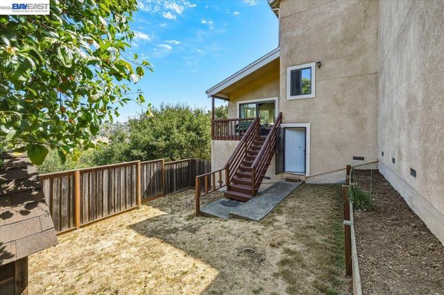 27468 Hayward Blvd, Hayward, CA 94542
