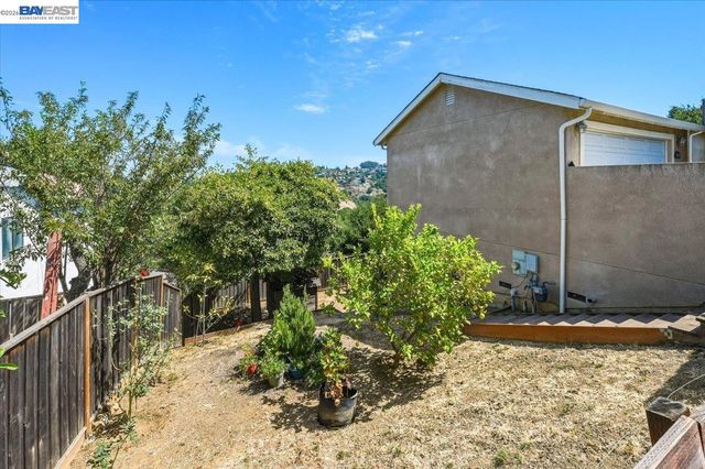 27468 Hayward Blvd, Hayward, CA 94542
