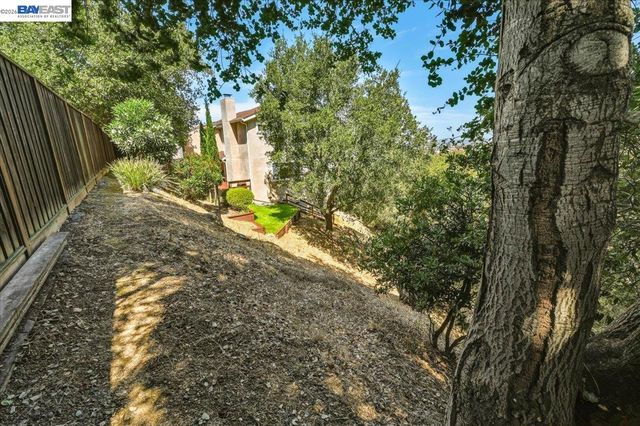 27468 Hayward Blvd, Hayward, CA 94542
