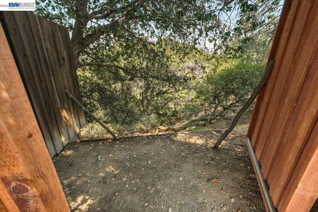 27468 Hayward Blvd, Hayward, CA 94542