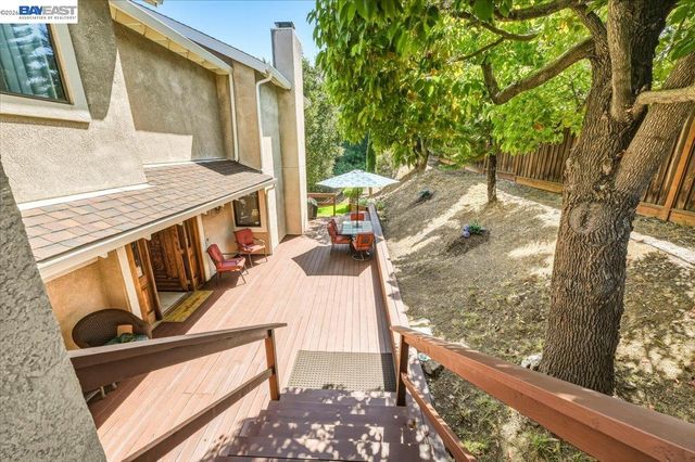 27468 Hayward Blvd, Hayward, CA 94542