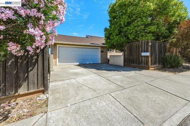 27468 Hayward Blvd, Hayward, CA 94542