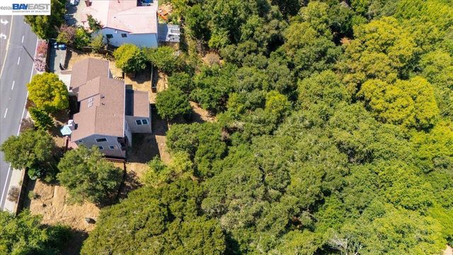 27468 Hayward Blvd, Hayward, CA 94542