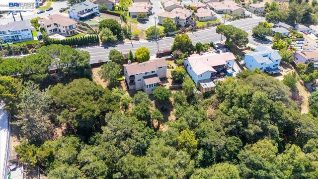 27468 Hayward Blvd, Hayward, CA 94542