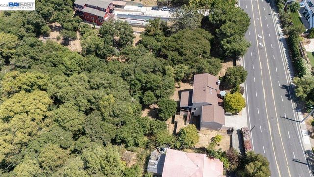 27468 Hayward Blvd, Hayward, CA 94542