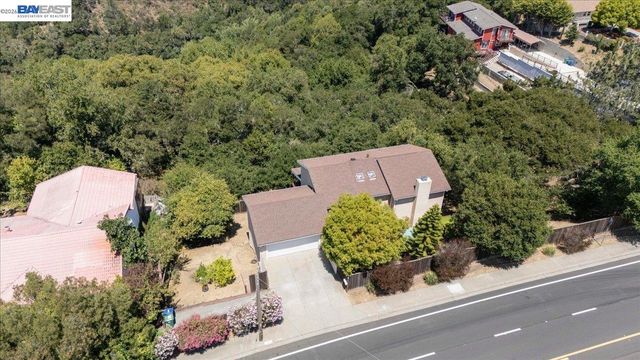 27468 Hayward Blvd, Hayward, CA 94542