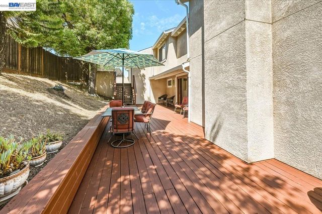 27468 Hayward Blvd, Hayward, CA 94542
