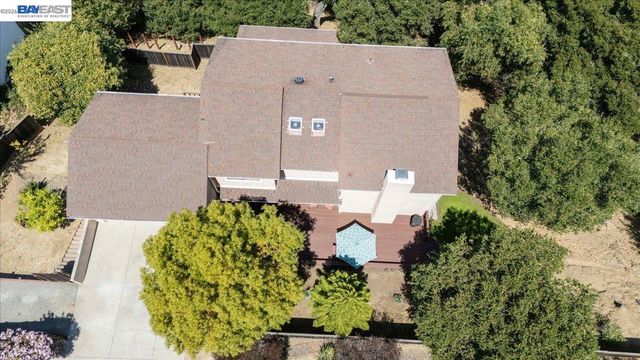27468 Hayward Blvd, Hayward, CA 94542