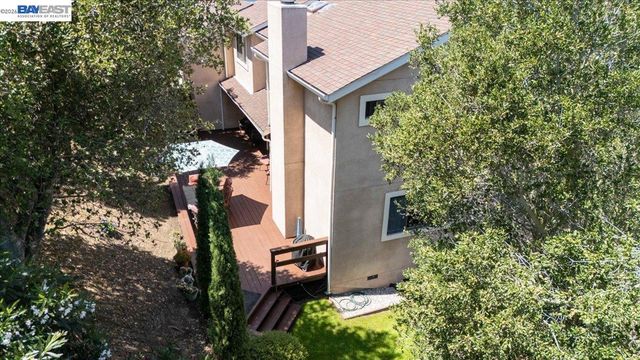 27468 Hayward Blvd, Hayward, CA 94542