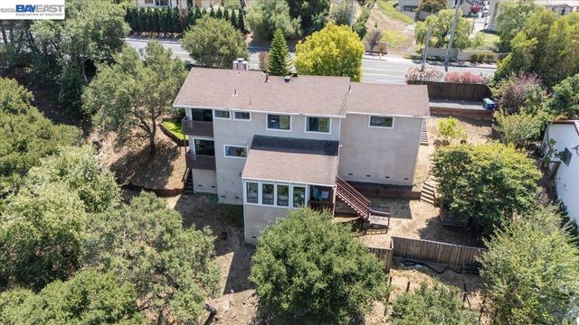 27468 Hayward Blvd, Hayward, CA 94542