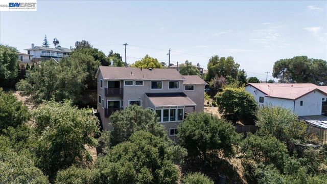 27468 Hayward Blvd, Hayward, CA 94542