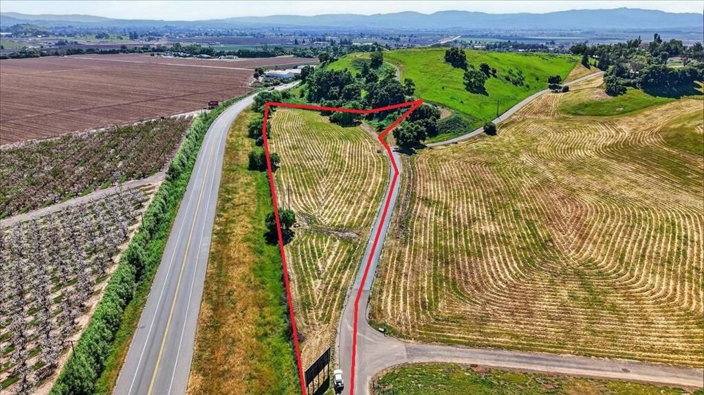 Image 2 of property listing at Pacheco Pass Hwy, Hollister, CA 95023