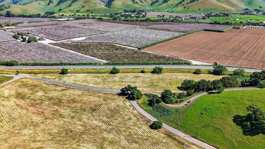 Image 8 of property listing at Pacheco Pass Hwy, Hollister, CA 95023