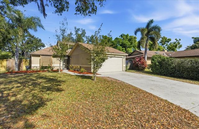 8215 COUNTRY OAKS COURT, Sarasota, FL 34243