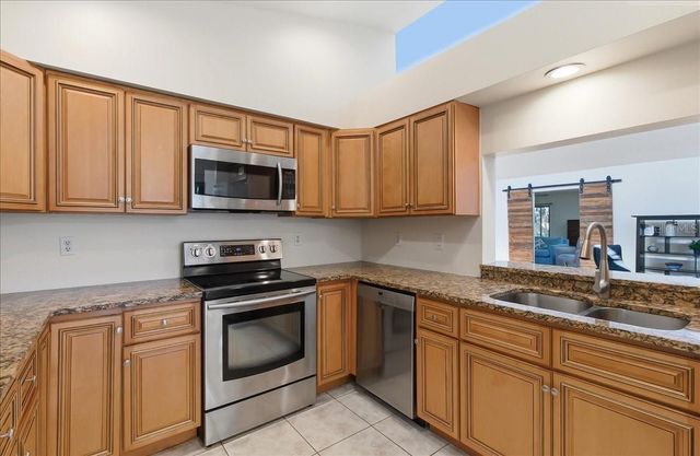 8215 COUNTRY OAKS COURT, Sarasota, FL 34243