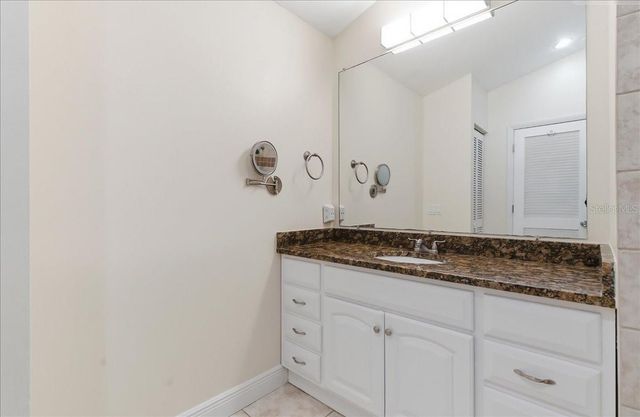 8215 COUNTRY OAKS COURT, Sarasota, FL 34243