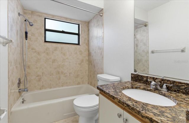 8215 COUNTRY OAKS COURT, Sarasota, FL 34243