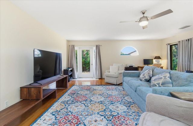 8215 COUNTRY OAKS COURT, Sarasota, FL 34243