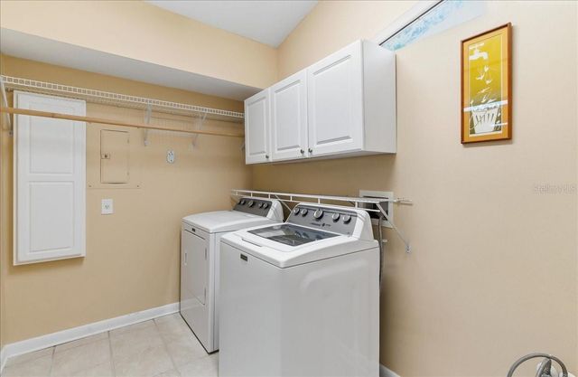 8215 COUNTRY OAKS COURT, Sarasota, FL 34243