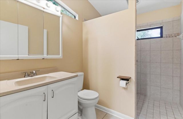 8215 COUNTRY OAKS COURT, Sarasota, FL 34243