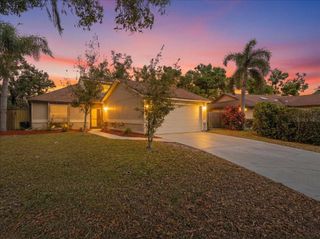 8215 COUNTRY OAKS COURT, Sarasota, FL 34243