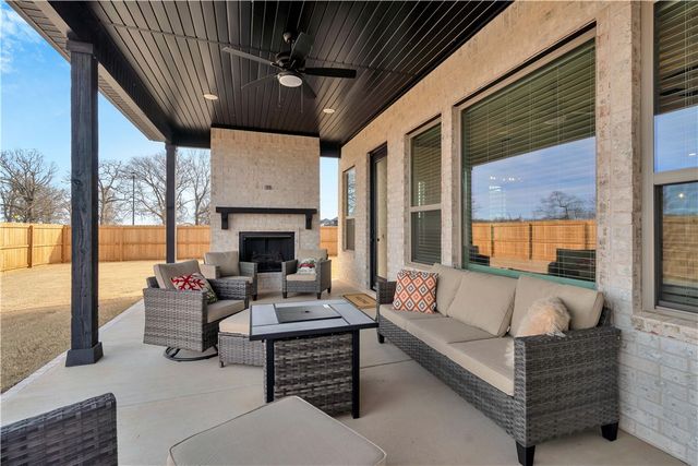 8801 Starry Night Drive, Bentonville, AR 72713