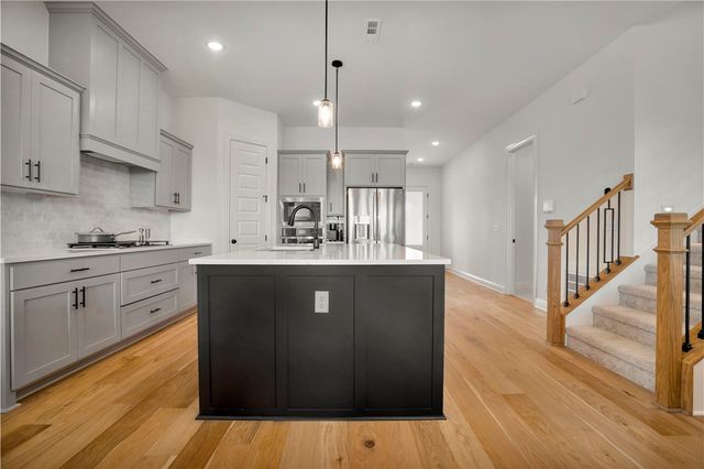 8801 Starry Night Drive, Bentonville, AR 72713